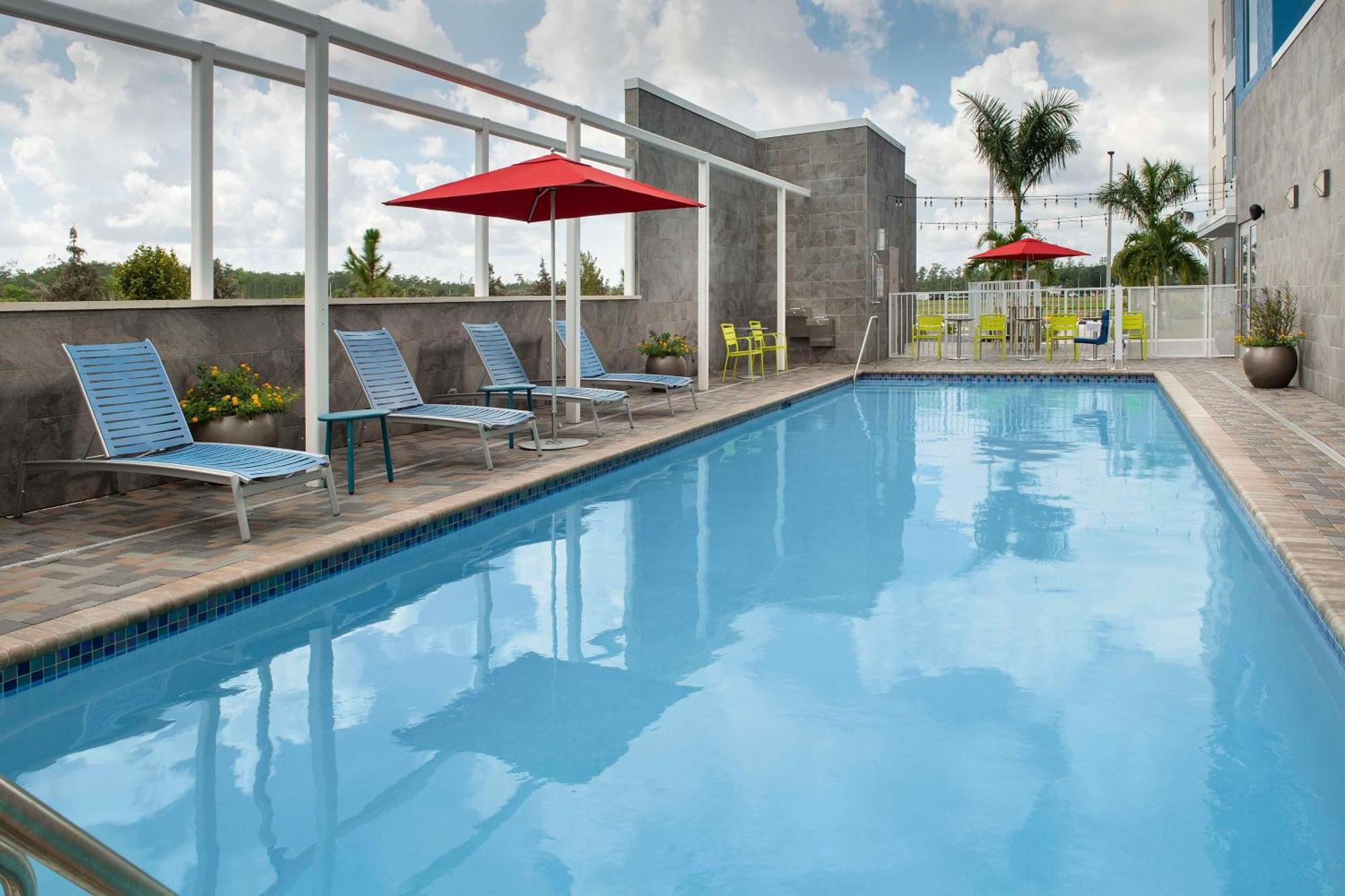 Home2 Suites By Hilton Fort Myers Airport מראה חיצוני תמונה