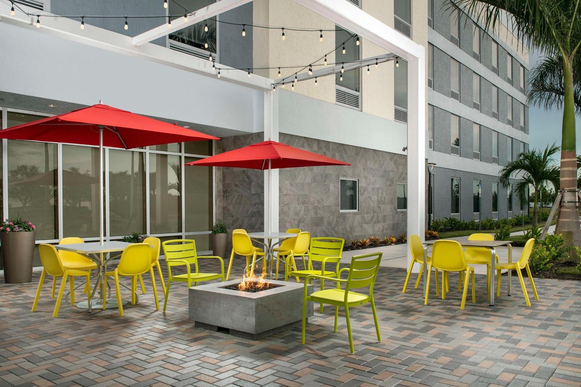 Home2 Suites By Hilton Fort Myers Airport מראה חיצוני תמונה